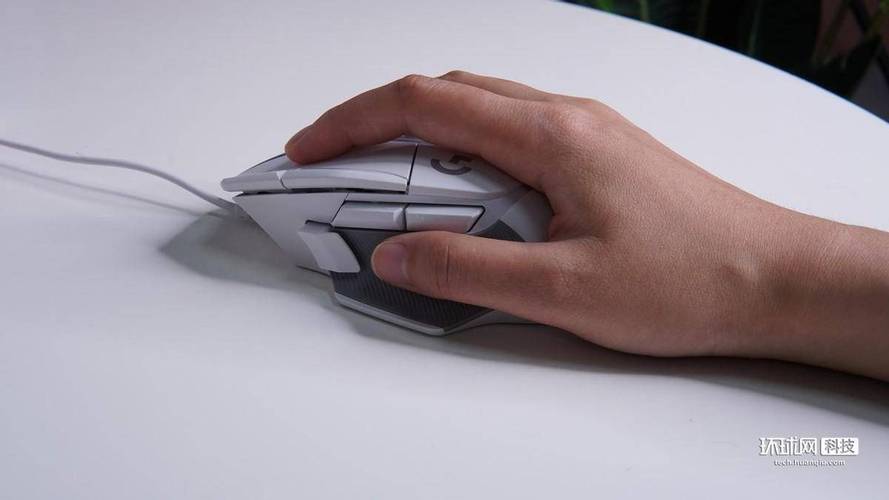 测试 mousetest的蚊香图比较细腻,放大后看并没有大幅度的不规则跳动